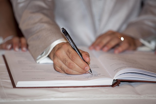 L'Italia ha l'obbligo di trascrivere i matrimoni gay (di C. Crapanzano)